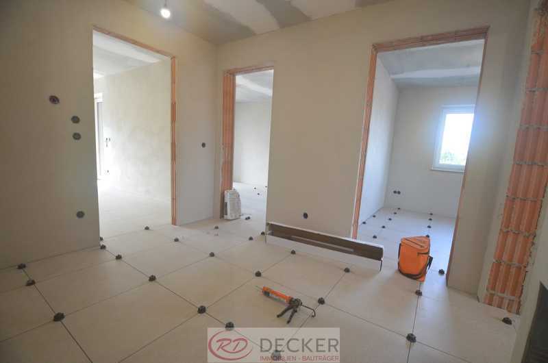                                                               Wohnen im lichtvollen Dachgeschoss ++Decker Immobilien++                                                       in Velden (Landshut)
