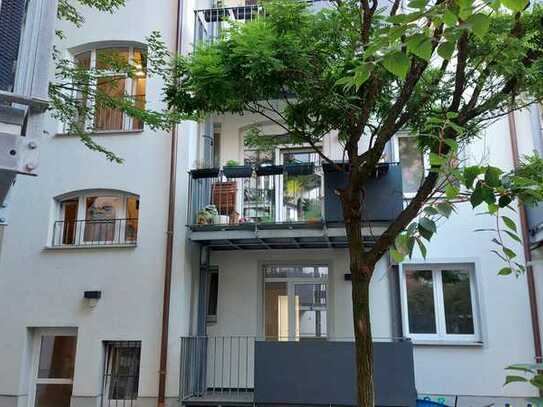 Geschmackvolle 3,5-Zimmer-Wohnung mit gehobener Innenausstattung mit 2xBalkon und EBK in Stuttgart