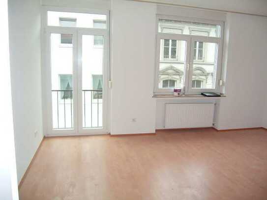 Helle 3-Zimmer Wohnung 89m² mit schöner Terrasse - direkte Innenstadtlage Krefelds