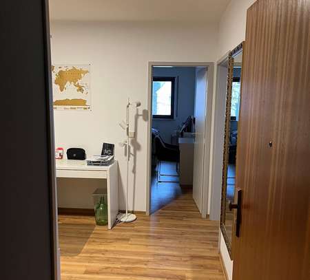 Moderne 2,5-Zimmer-Wohnung mit Balkon, Garagenstellplatz und EBK in Esslingen