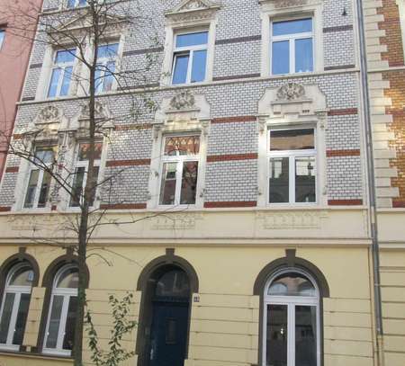 ALTBAU PEMPELFORT schöne Singlewhg. 58qm, 2Zi+Kü in ruhiger Seitenstrasse ab 01.03. (ggf. 15.2)