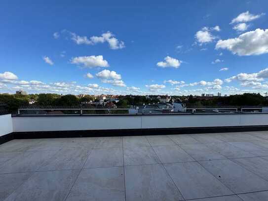 Rarität nähe Münchner Freiheit - Renovierungsbedürftiges Penthouse mit Dachterrasse und Weitblick