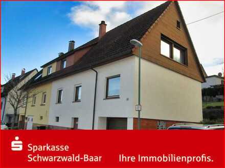 Doppelhaushälfte mit Garage und Potenzial