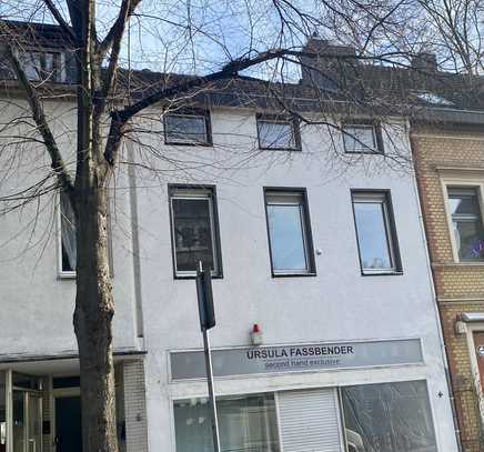 Charmantes Split-Level-Stadthaus mit Garten im Villenviertel für individuelle Umsetzer