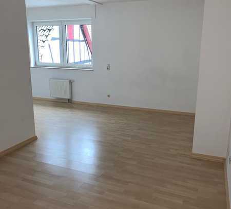 Modernisierte 3-Raum-Wohnung mit Balkon in Euskirchen