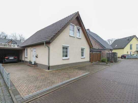 Neuer Preis ! Top gepflegtes Einfamilienhaus mit Carport, PV-Anlage und neuer Heizung im OT Clarholz