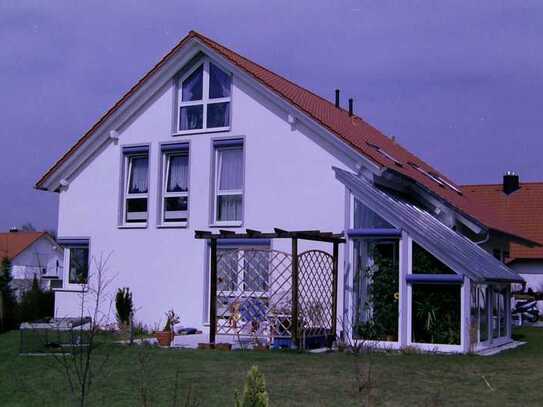 4,5-Zimmer-Erdgeschosswohnung mit Garage und EBK