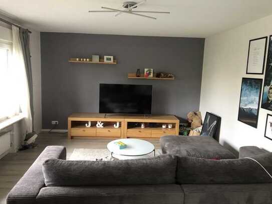 Gehobene kernsanierte 3 Zimmer Wohnung im 1. OG mit großem Garten und Einbauküche