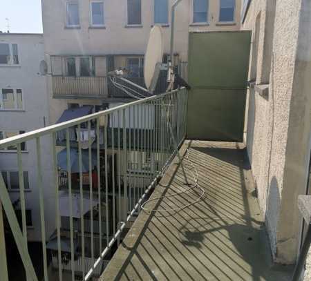 1ZW WOHNUNG NEU RENOVIERT BALKON WANNENBAD KÜCHE WILHELMSPLATZ/BLE