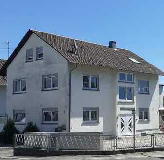 Geschmackvolle Dachgeschosswohnung mit zweieinhalb Zimmern in Unteröwisheim