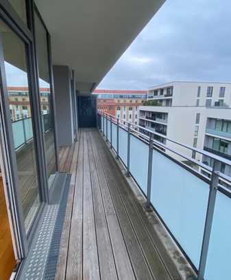 Geschmackvolle 3-Raum-Terrassenwohnung mit lux. Innenausstattung mit Balkon und EBK