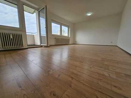 Erstbezug nach Sanierung, Wohnung mit drei Zimmern und Balkon in Detmold