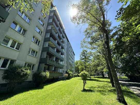 Lichterfüllte 2-Raum-Wohnung mit Balkon