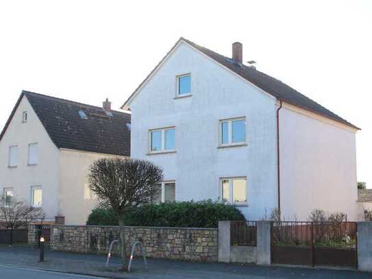 Schönes Zweifamilienhaus mit Garage und Nebengebäude in Büttelborn