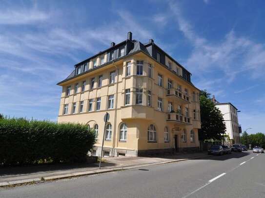 Schöne, helle 2 Zimmer Wohnung im Erdgeschoss - Bad mit Fenster