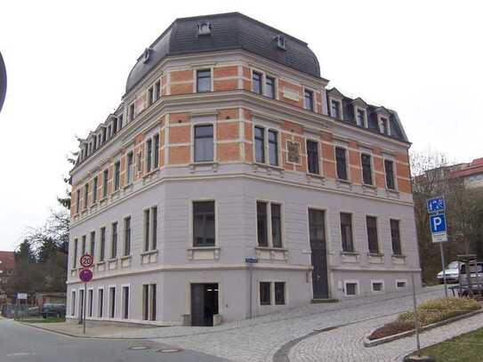 Hochparterre mit Balkon mitten im Zentrum