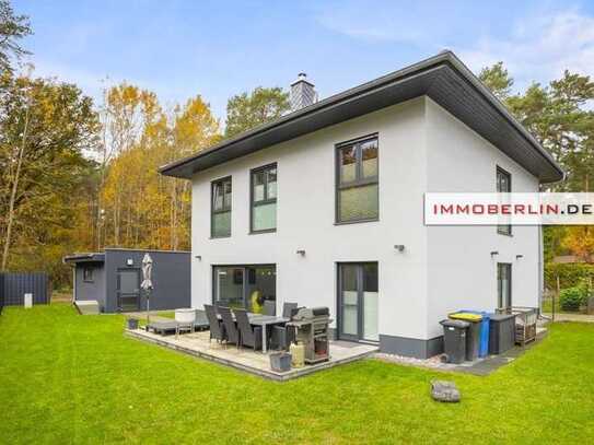 IMMOBERLIN.DE - Energieeffizientes Einfamilienhaus mit Südterrasse & Garage in naturschöner Lage