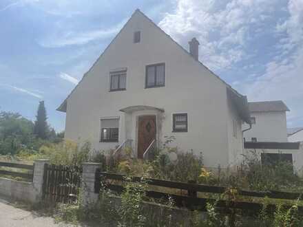 *Provisionsfrei: Freistehendes Einfamilienhaus mit Garten & Garagen*