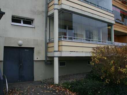 Schöne Wohnung mit 2 Räumen (70 qm) und zusätzlichem Büro-/Hobbyraum (35 qm) sowie Garten