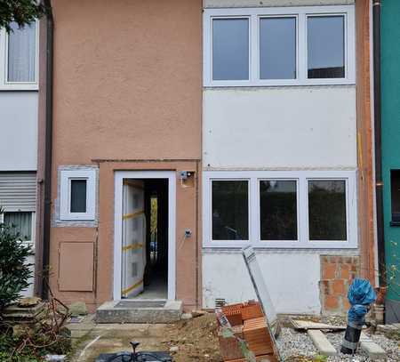 Erstbezug nach Komplettsanierung: familiäres Reihenhaus nahe U3-Machtlfingerstr.