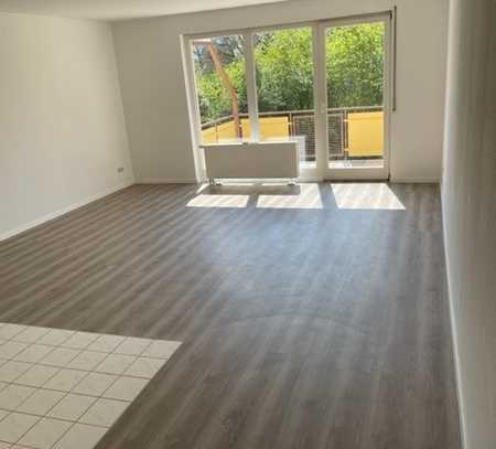 TOP 2-Zimmerwohnung mit EBK, Balkon und TG-Stellplatz in Höchst