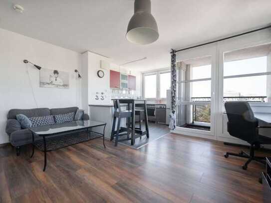 Exklusive möblierte 2-Zimmer-Penthouse-Wohnung mit geh. Innenausstattung mit EBK und Loggia