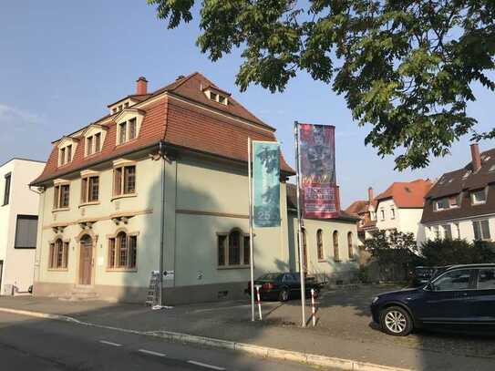 Bürogebäude zentral in Bahnhofsnähe, komplett oder ab 105 qm, mit großem Saal