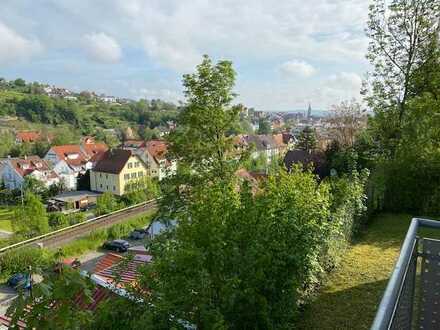 Exklusive, modernisierte 2,5-Zimmer-Wohnung mit Balkon und Einbauküche in Rottenburg