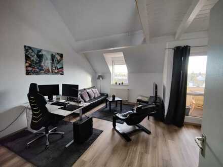 Schöne 2-Zimmer-Galerie-Wohnung mit EBK und Balkon in Gerbrunn