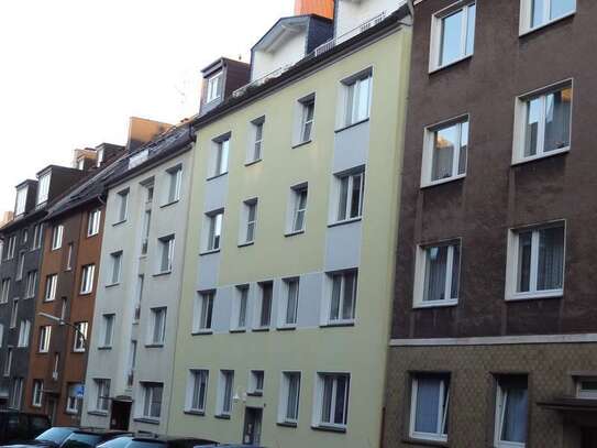 Attraktive 3-Zimmer-Wohnung mit Balkon im Saarlandstraßenviertel