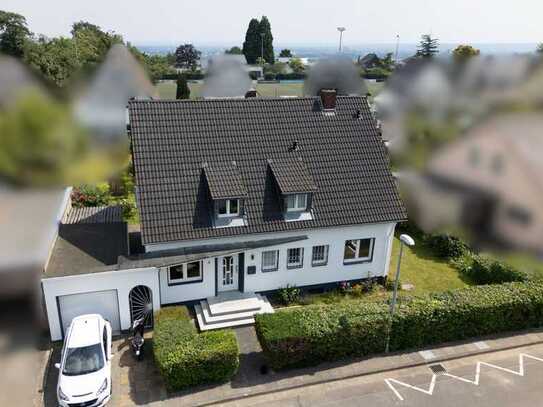 Doppeltes Glück. Zweifamilienhaus mit großem Garten und Ausbaupotenzial in Alfter Oedekoven