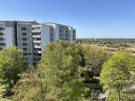STOPP !! Neu sanierte *PANORAMA- Blick- Whng *Ettlingen! Mit Balkon und Einbauküche !!