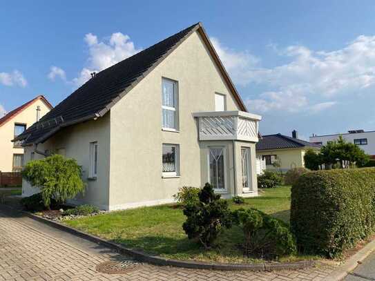 Freistehendes Einfamilienhaus - Baujahr 2001 mit Fußbodenheizung! 5 - Zimmer - EBK - Garage!