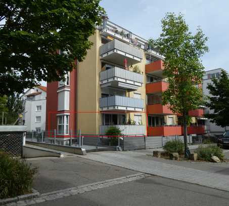 Herrliche 4,5 Zimmer Wohnung mit Balkon, Garage und Aufzug