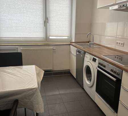 Helle 2-Zimmer-Wohnung mit Einbauküche in Düsseldorf