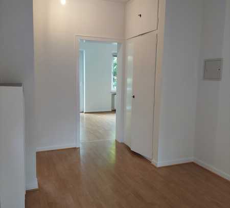 Renovierte sonnige 2 1/2-Zi.-Wohnung mit Loggia und Balkon in D-Oberkassel