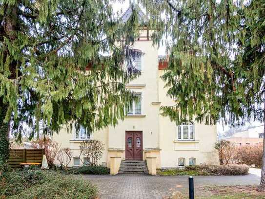 Eine ganze Etage nur für Ihre Familie, in historischer Stadtvilla
 im begehrten Langebrück.
