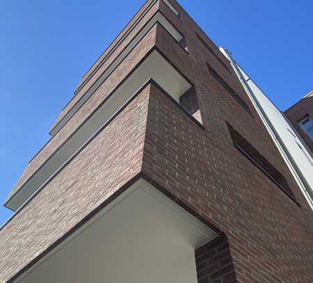 Bezugsbereit: Neubau in herrlicher Lage und großem Balkon mit Blick bis zur Marktkirche