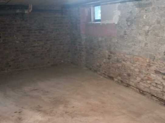 Geräumige Lagerfläche im Untergeschoss eines Wohnhauses zu vermieten