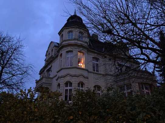 Stilvolle 4-Raum-Wohnung mit gehobener Innenausstattung mit Balkon und EBK in Wiesbaden