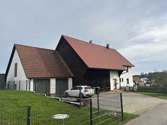 Freistehendes Einfamilienhaus mit Scheune