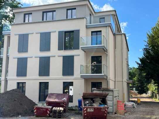 RUHIGE DACHGESCHOSS-WOHNUNG MIT 3 TERRASSEN