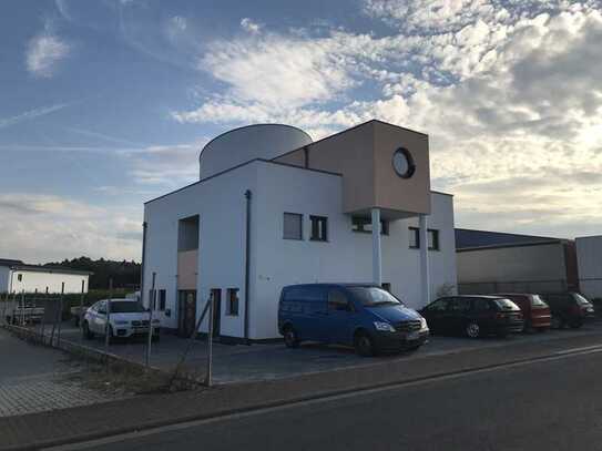 Moderne, grosse Wohnung auf 2 Etagen mit schicker Dachterrasse