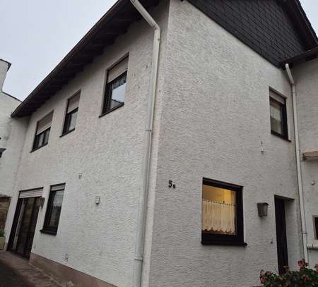 Schöne und gepflegte 3,5-Raum-Maisonette-Wohnung mit Terrasse und EBK in Wöllstein