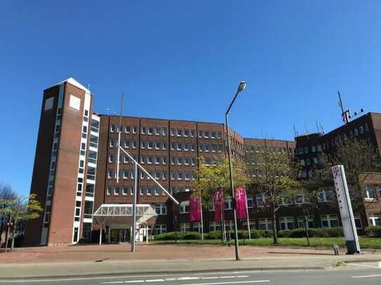 Teilausgestattete Kantine in großem Bürokomplex