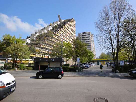 Tiefgaragenstellplatz Bogenhausen (München) / keine Mindestmietdauer (Flughafenparker!)