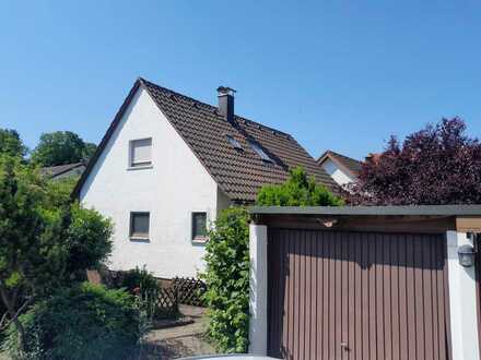 Einfamilienhaus, freistehend, mit großem Garten und 2 Garagen