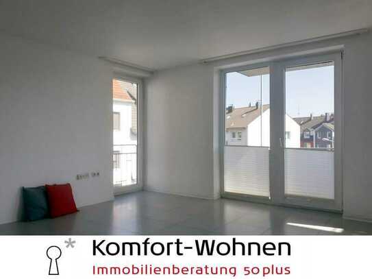 Sehr helle Wohnung mit Aufzug (WBS)! 2-Zimmer-Seniorenwohnung mit Balkon und Wannenbad!