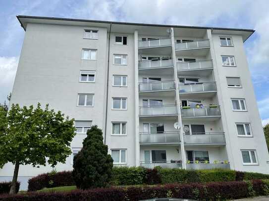 Große helle 4 Z Wohnung 87qm² KDB + Balkon und schöner Aussicht