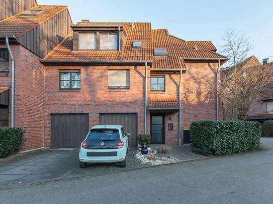 Erstbezug nach Sanierung: Maisonette-Wohnung in Verberg mit EBK, Balkon, Doppelcarport und 4 Zimmern